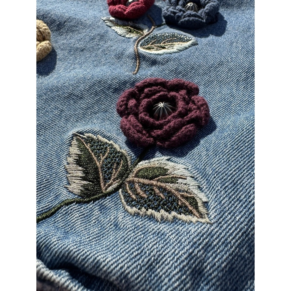 Vtg Blue Jean Denim Jacket with Floral Embroidery Size M Boho Hippie Buttons - Picture 12 of 14